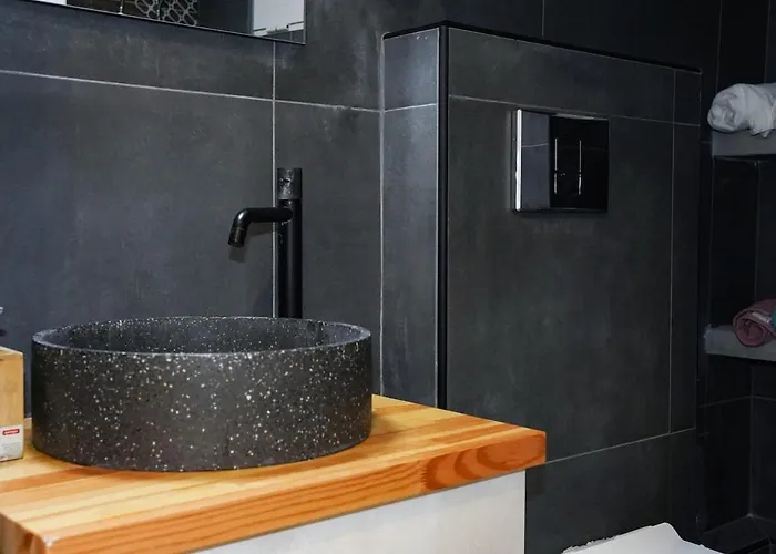 Appartement Fully Renovated And Comfortable Apartment! *