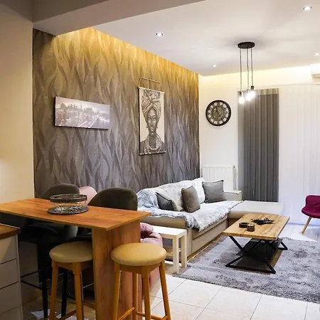 Fully Renovated And Comfortable Apartment! *