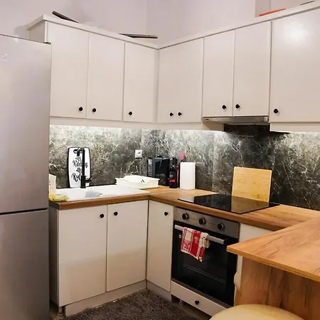 Apartman Fully Renovated And Comfortable Apartment! *